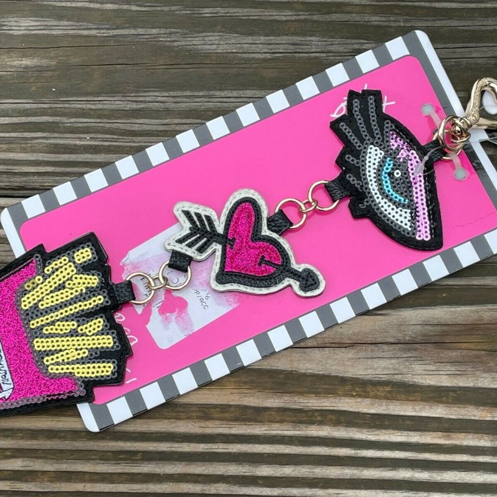 Betsey Johnson Keychain Gold Tone Hardware Eye Heart & French Fries Keys Holder - Picture 4 of 11